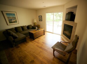 House, 3 Bedrooms | Living room | TV, fireplace - Hotel Charlotte Vacation Rentals (Groveland)