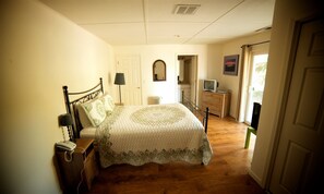 House, 3 Bedrooms | 3 bedrooms, iron/ironing board, rollaway beds, free WiFi - Hotel Charlotte Vacation Rentals (Groveland)