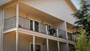 House, 3 Bedrooms | 3 bedrooms, iron/ironing board (on request), rollaway beds, free WiFi - Hotel Charlotte Vacation Rentals (Groveland)