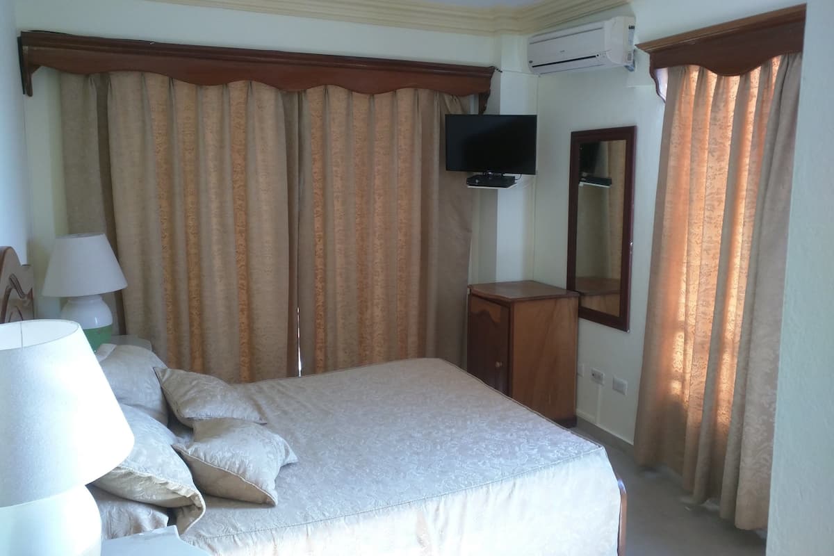 Triple Room | In-room safe, free WiFi
