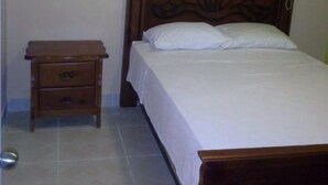 Caja de seguridad en la habitación, escritorio y cunas gratuitas