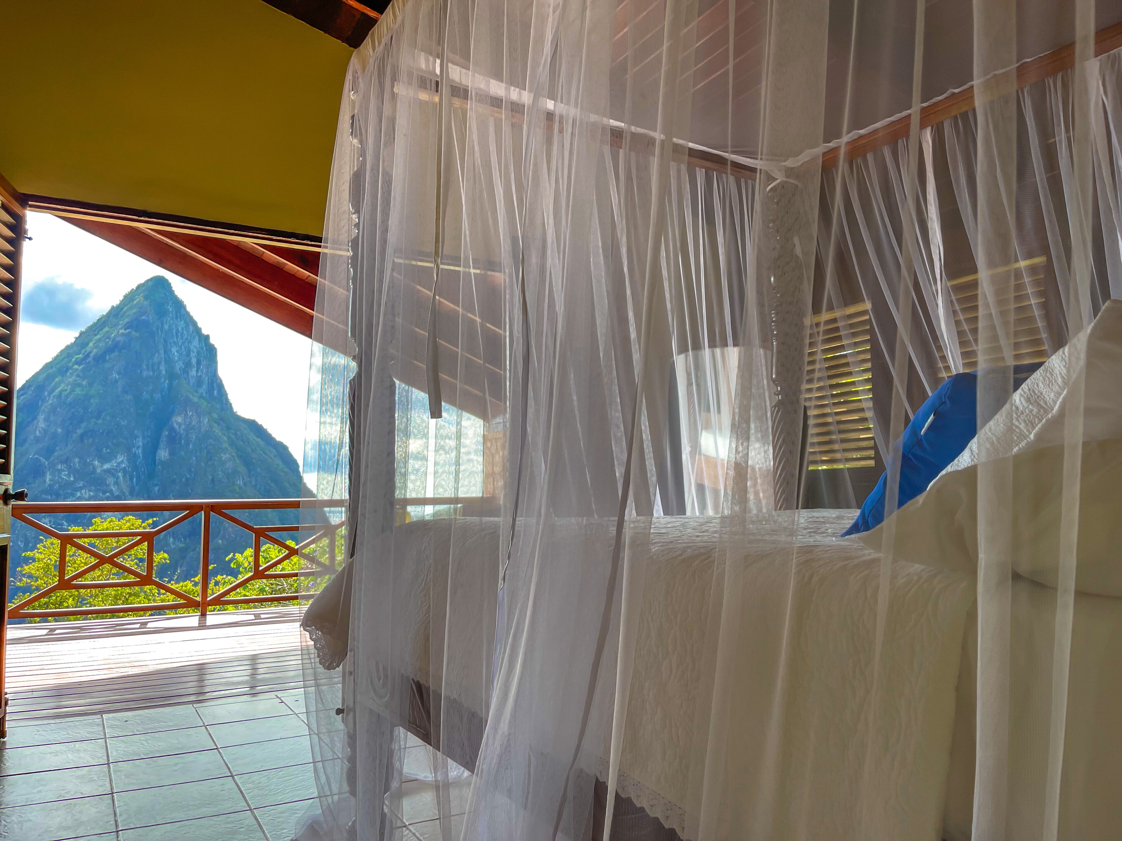 4 bedrooms, individually decorated, individually furnished, desk