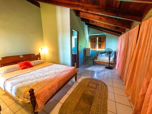 4 habitaciones, decoración personalizada y muebles diferentes