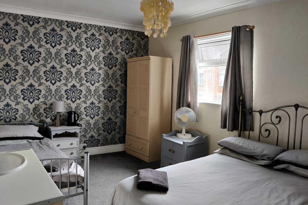Triple Room, Shared Bathroom