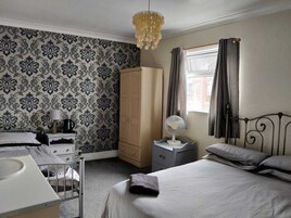 Habitación triple, baño compartido