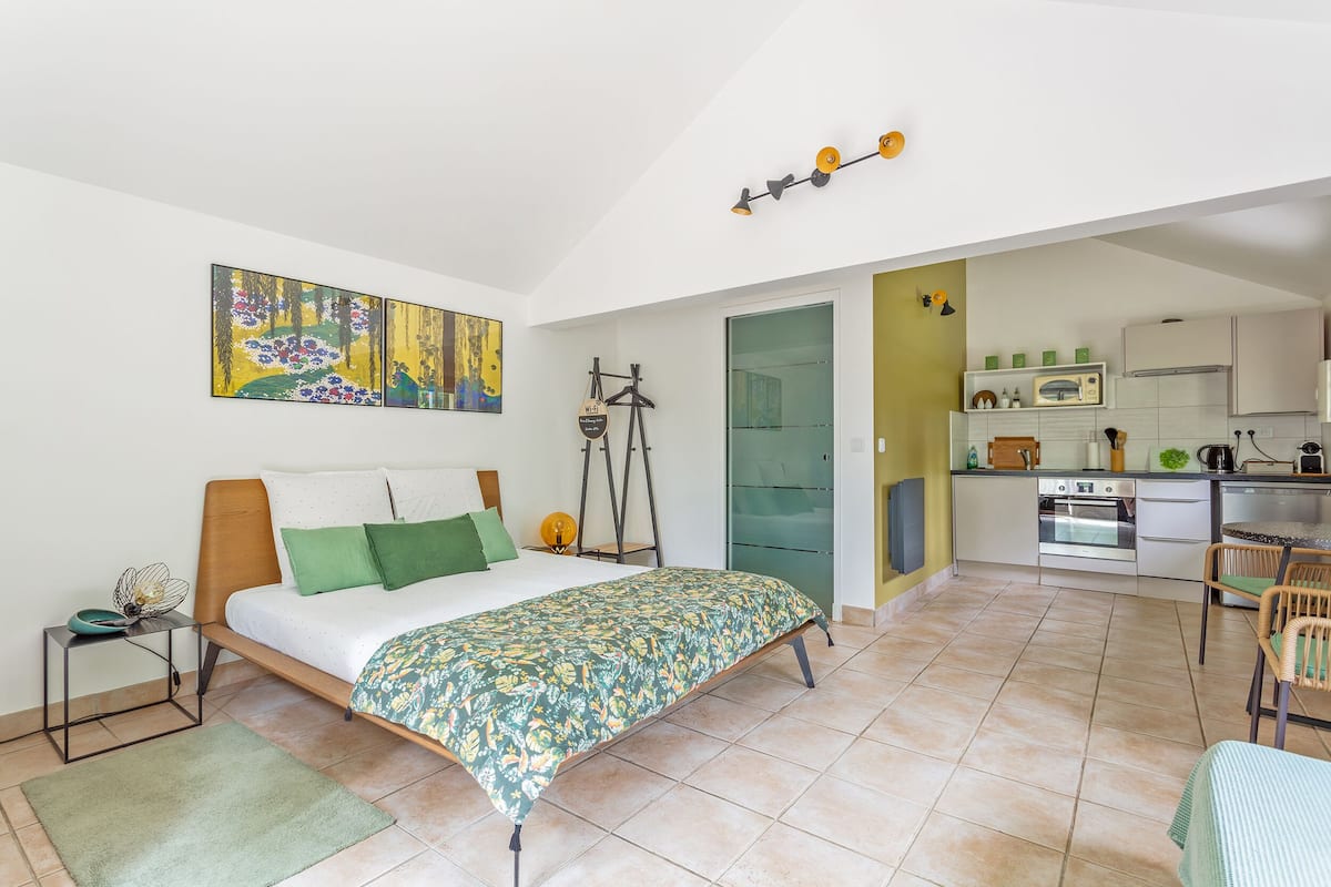 Premium cottage | Luxe beddengoed, bedden met traagschuimmatrassen, reisbedje, gratis wifi