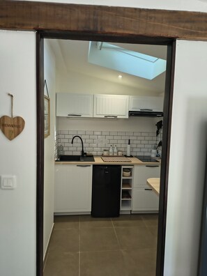 Superior Cottage | Private kitchen | Espresso maker, coffee/tea maker, electric kettle