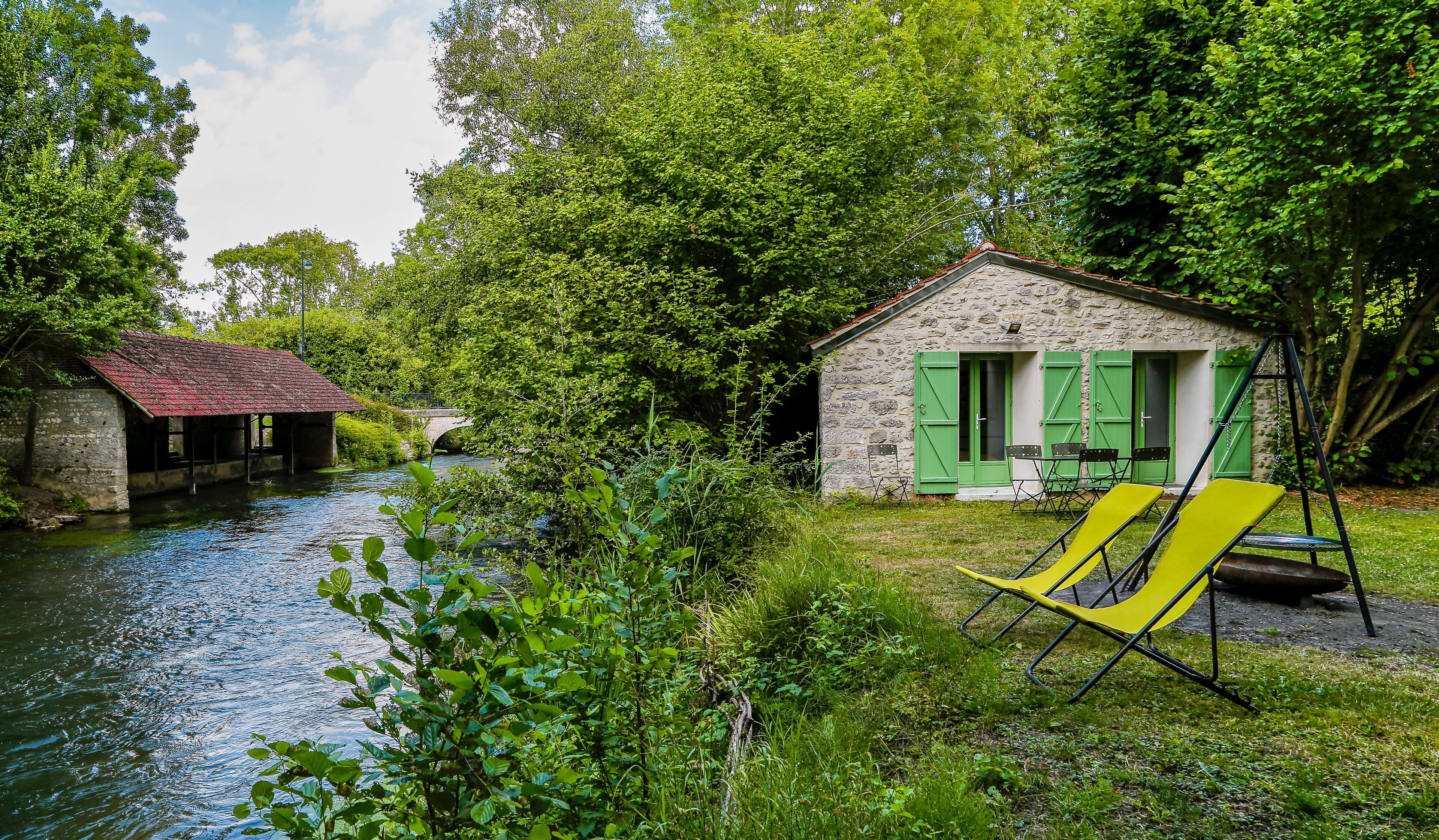Superior Cottage | Garden view