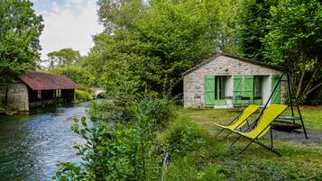 Superior Cottage | Garden view