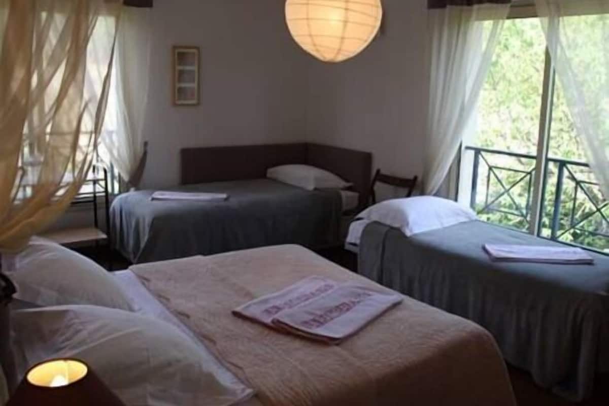 Standard Triple Room, Ensuite, Garden View
