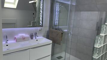 Superior appartement | Badkamer