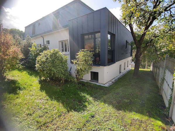 Appartement supérieur, salle de bain attenante, vue sur le jardin | Extérieur