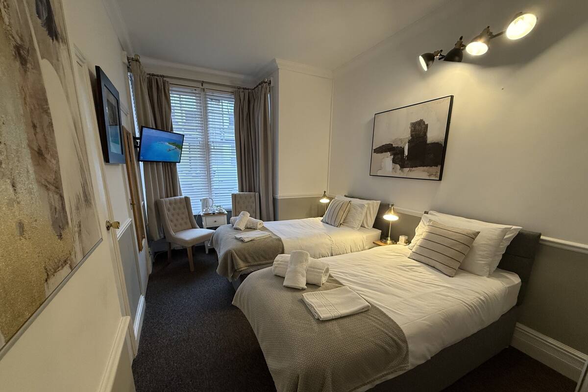 Quarto duplo superior, suíte | 1 quarto, individualmente decorados, individualmente mobiliados