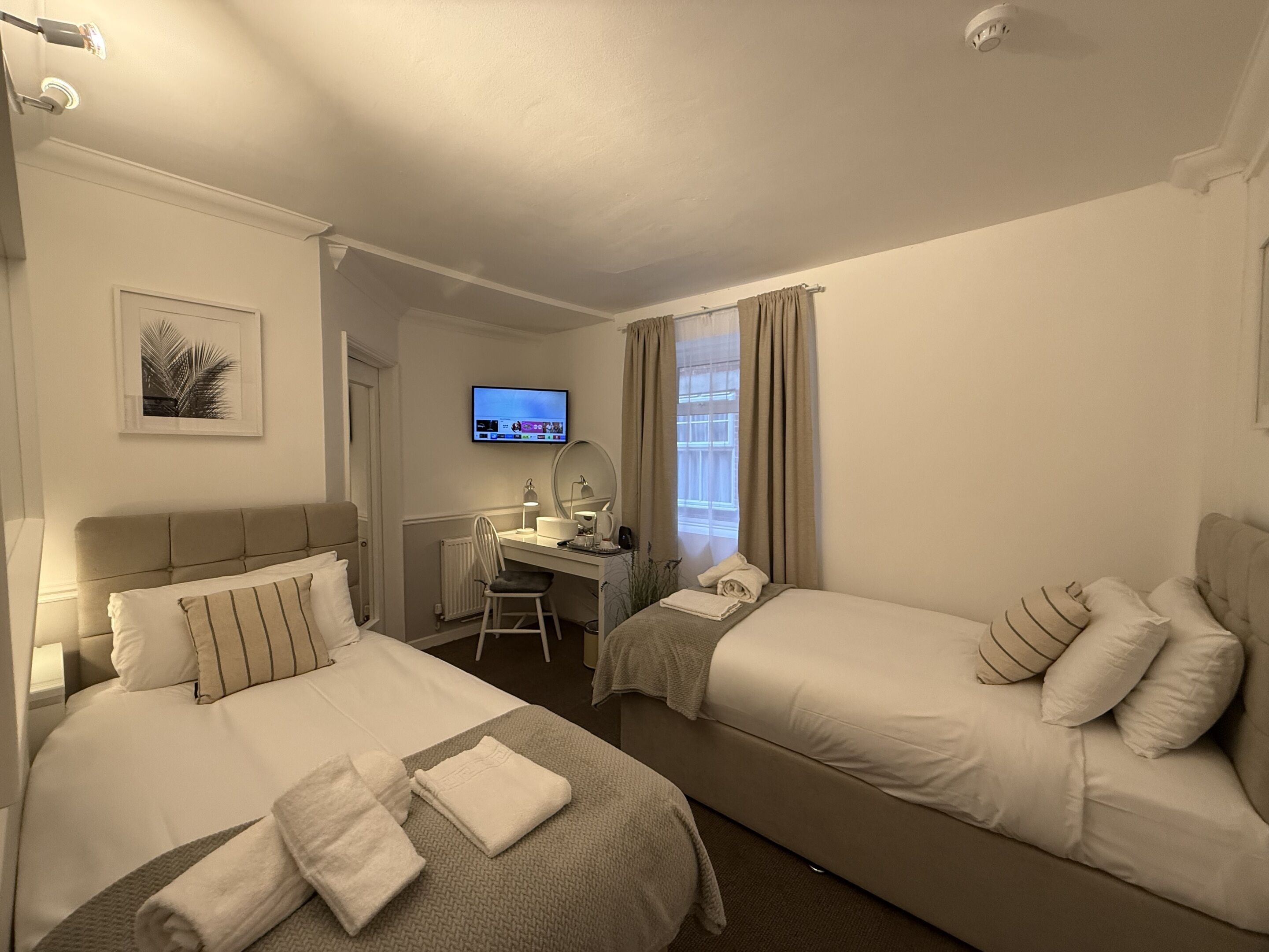 Standard Twin Room, Ensuite | 1 bedroom, individually decorated, individually furnished