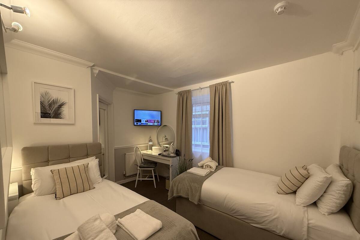 Quarto duplo standard, suíte | 1 quarto, individualmente decorados, individualmente mobiliados