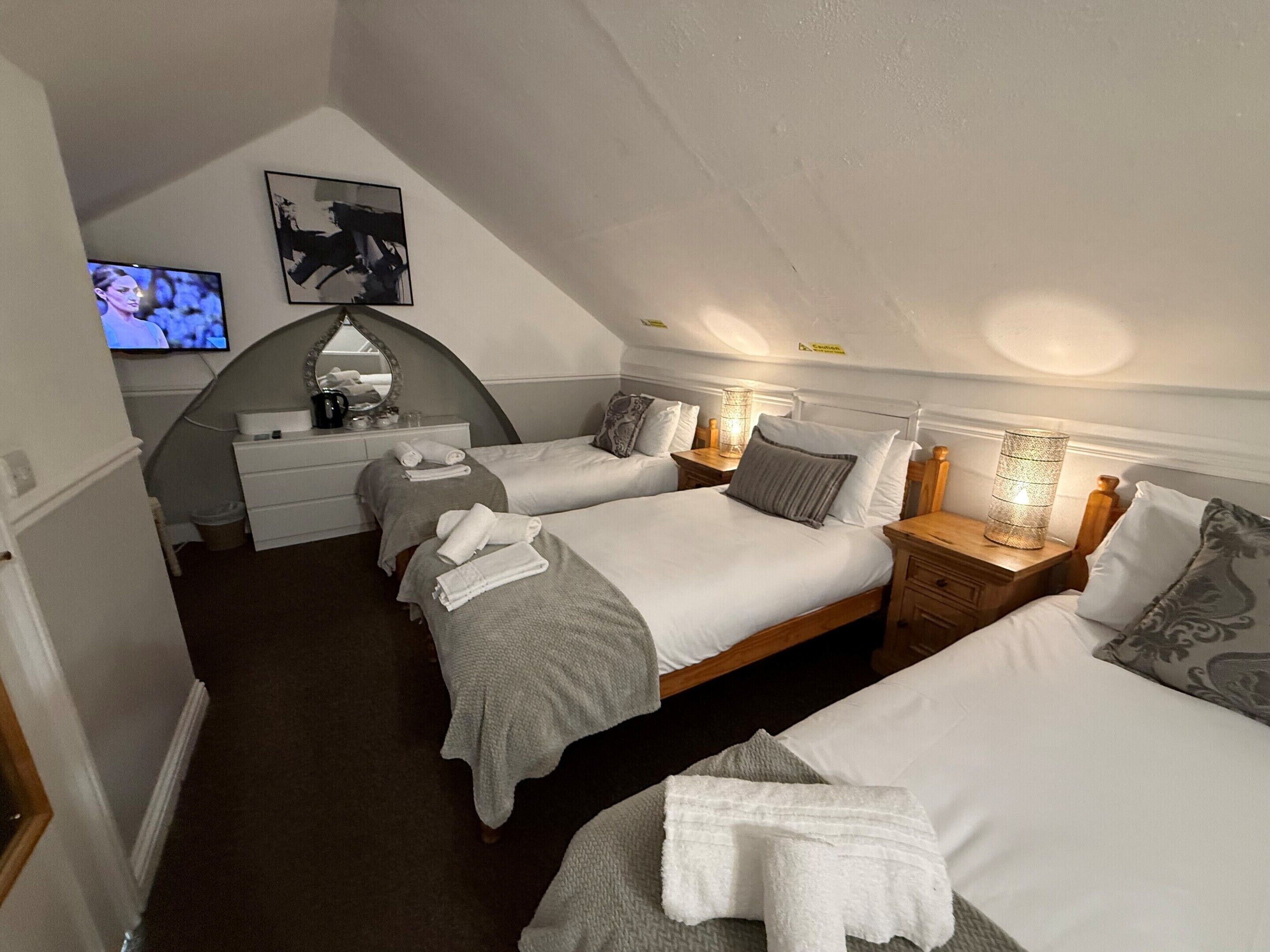 Standard Triple Room, Ensuite | 1 bedroom, individually decorated, individually furnished