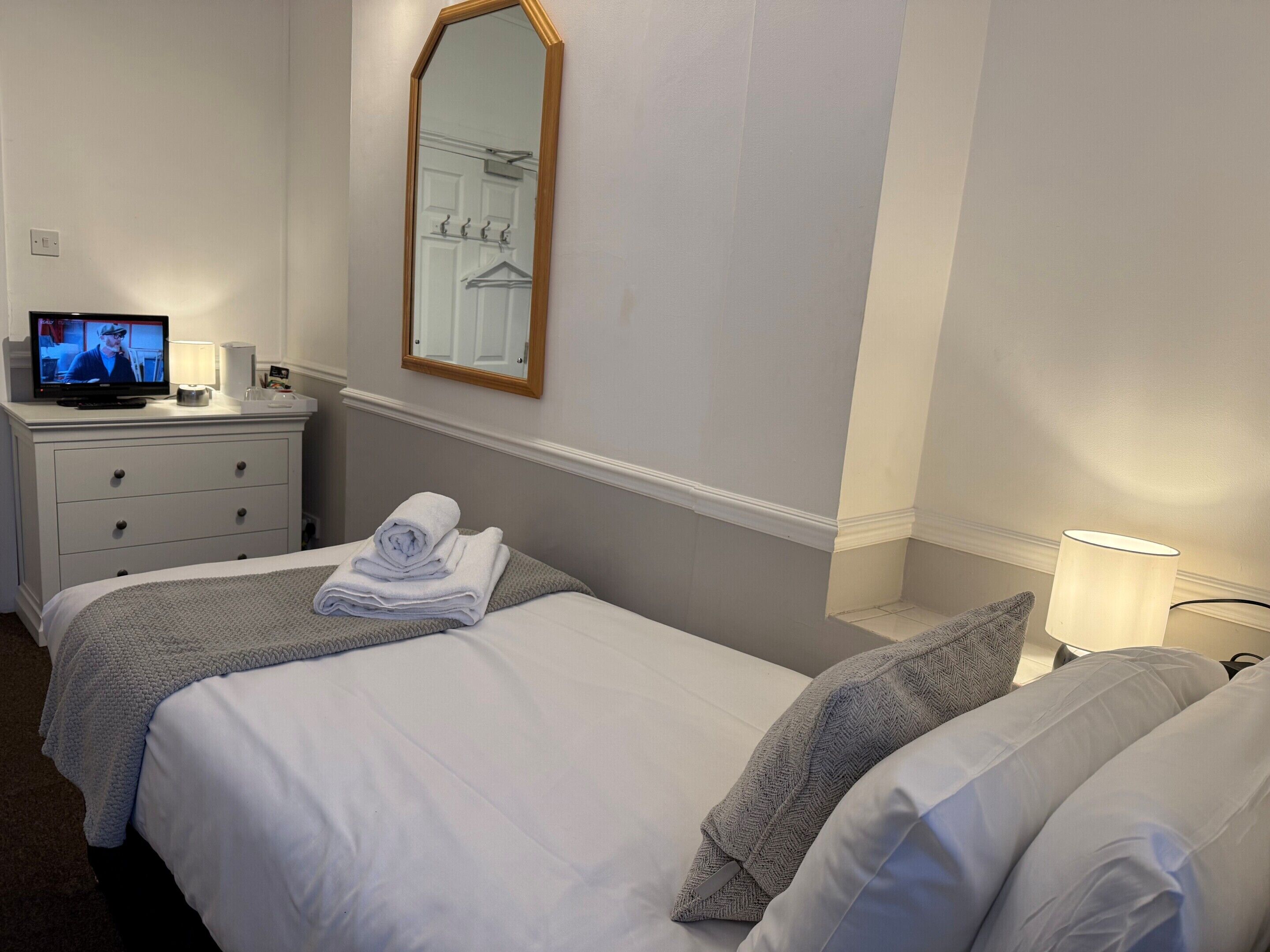 Standard-Einzelzimmer, Gemeinschaftsbad