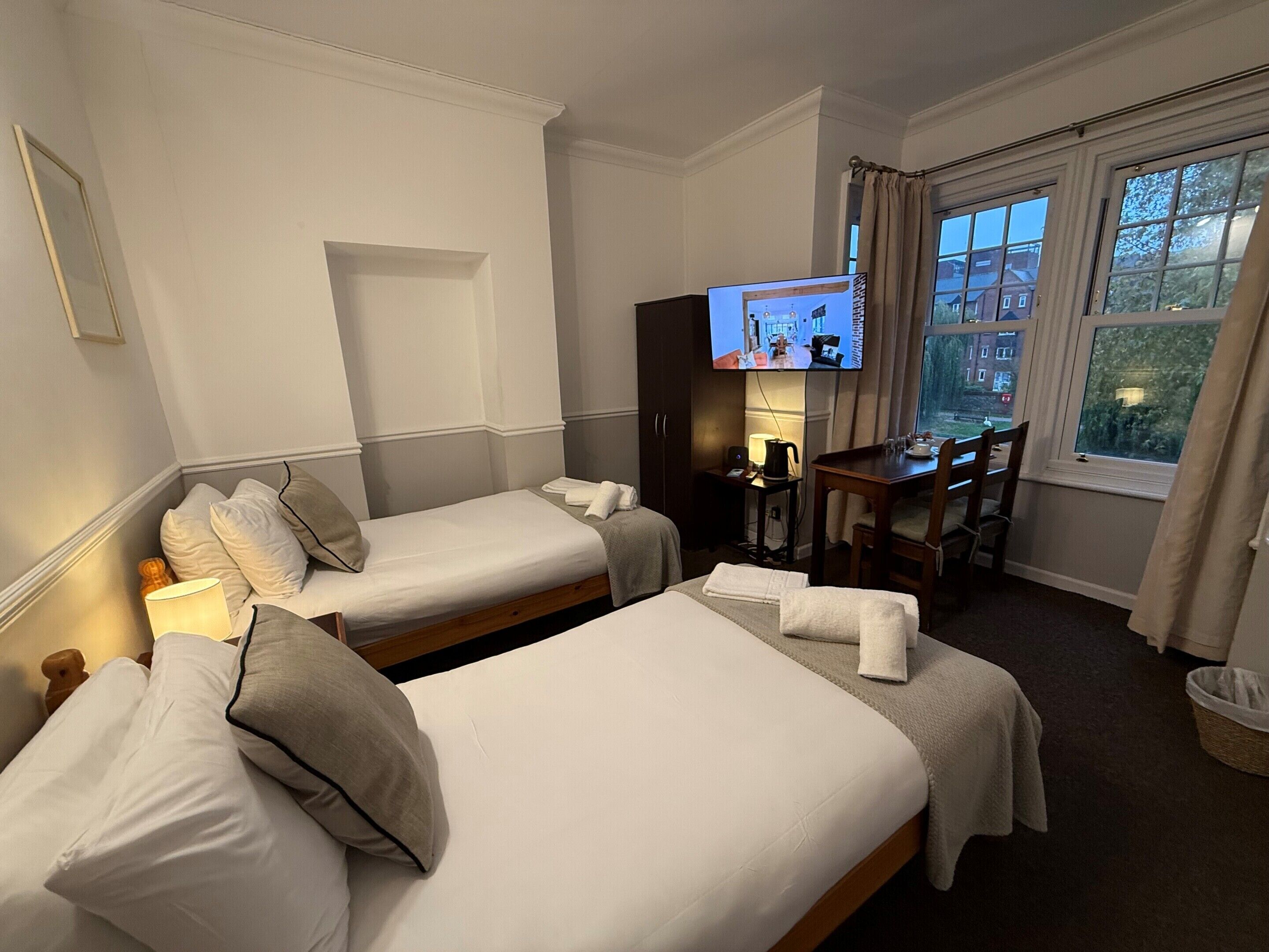 Standard Twin Room, Shared Bathroom | 1 bedroom, individually decorated, individually furnished