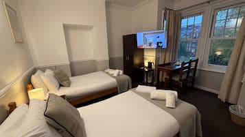 Standard Twin Room, Shared Bathroom | 1 bedroom, individually decorated, individually furnished