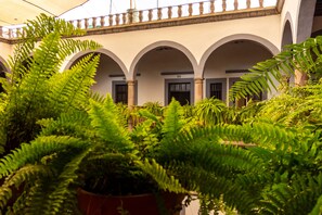 Courtyard - Hotel Hidalgo (Querétaro)