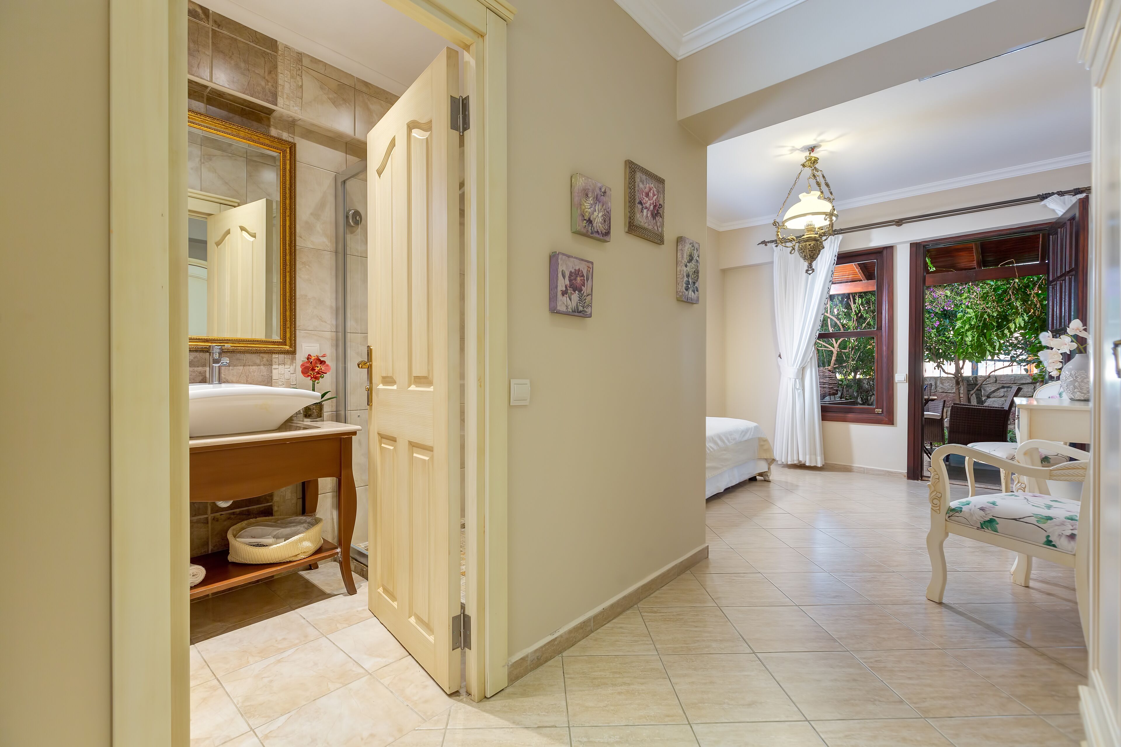 family suite | bathroom | shower, free toiletries, hair dryer, slippers
