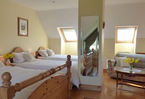 Family Room, Ensuite | Iron/ironing board, cribs/infant beds, free WiFi - Brookfield Lodge B&B (Lusk)