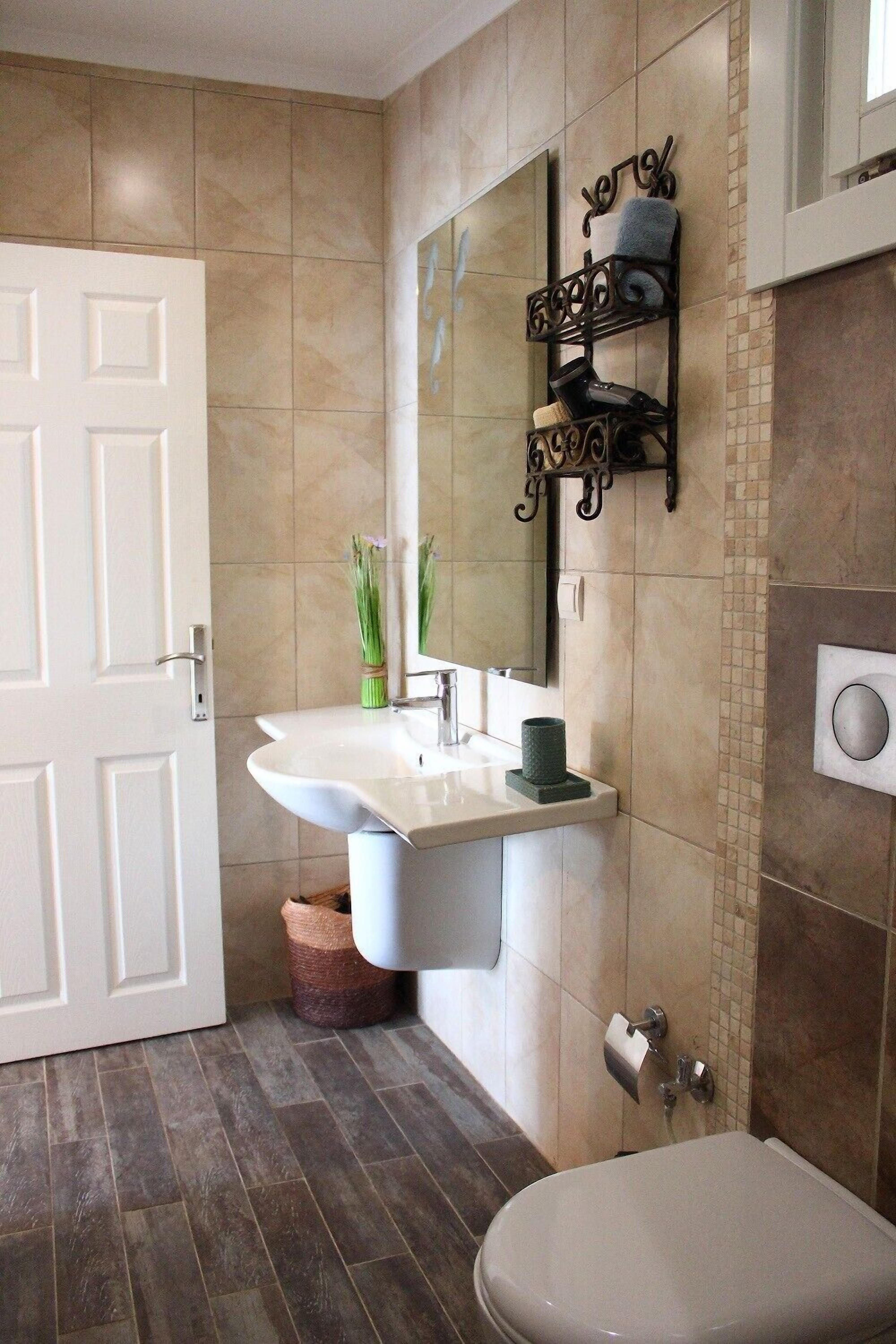 shower, free toiletries, hair dryer, slippers