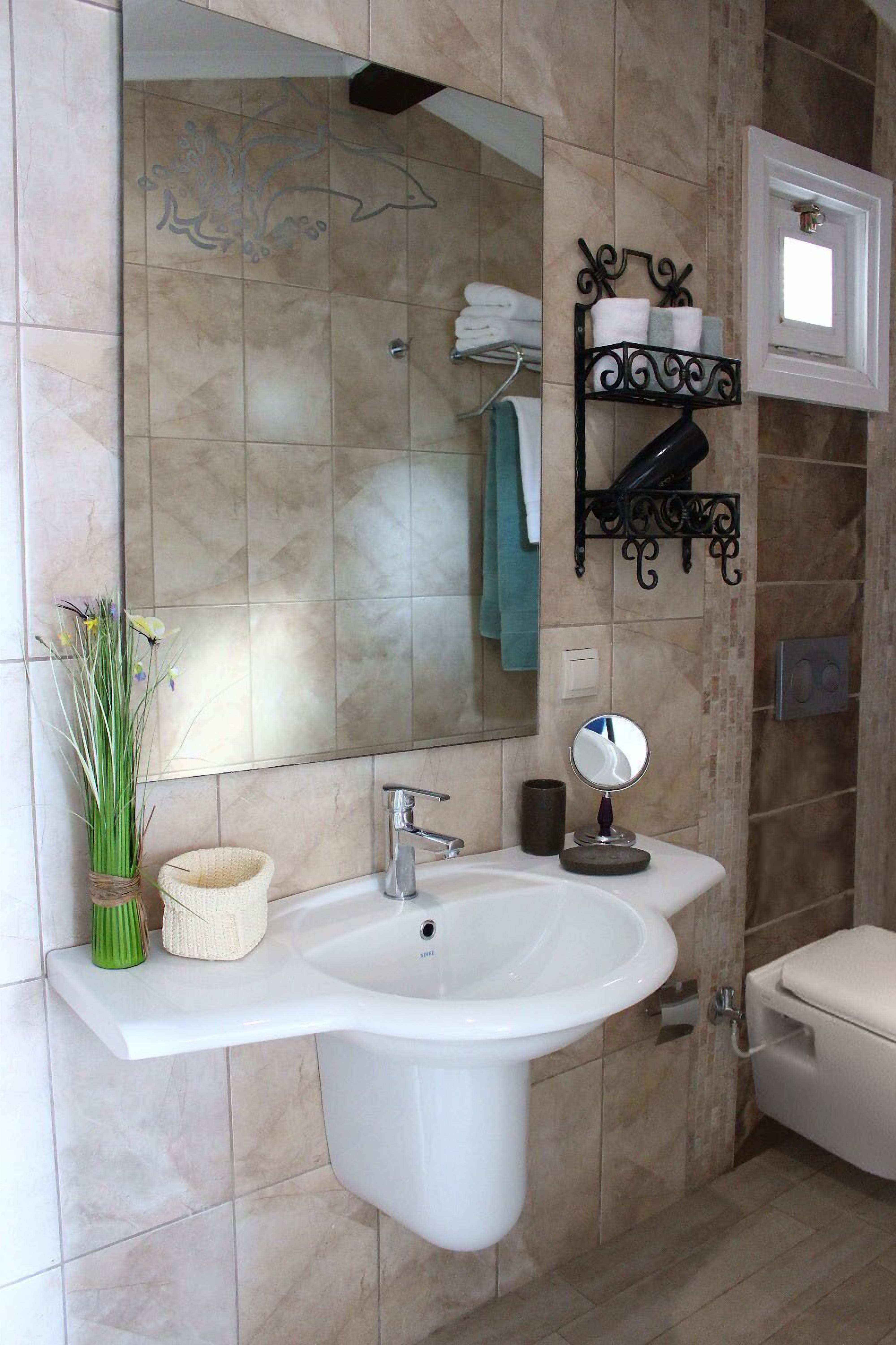 shower, free toiletries, hair dryer, slippers