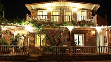Façade de lâhĂ©bergement - soirĂ©e/nuit
