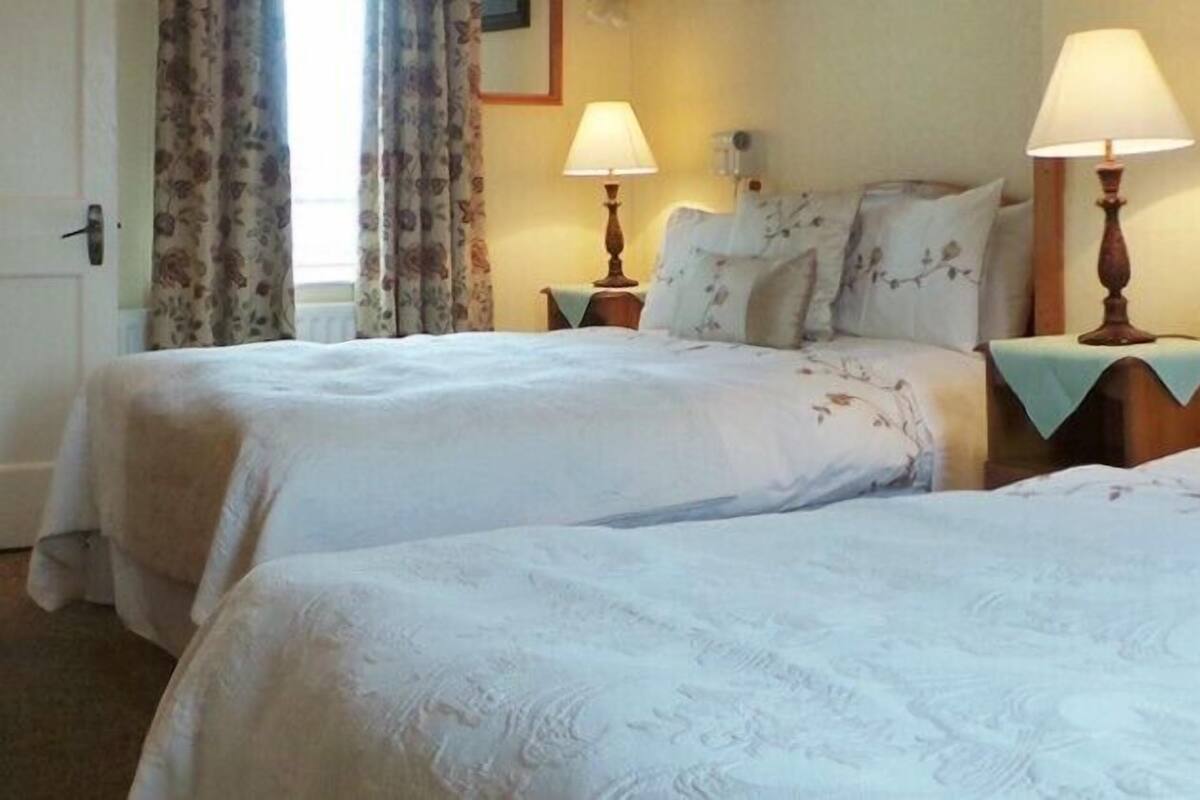 Family Room, Ensuite | Iron/ironing board (on request), WiFi (free)