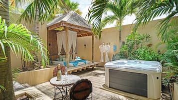 Bañera de hidromasaje privada