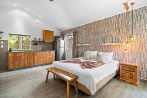 Casa de campo, 1 cama de matrimonio grande, patio, vistas al jardín | 1 dormitorio, caja fuerte, decoración individual