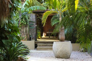 Deluxe Cottage | 1 bedroom, in-room safe, individually decorated, soundproofing