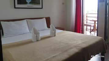 Deluxe Room | Blackout curtains, rollaway beds