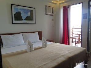 Deluxe Room | Blackout drapes, rollaway beds