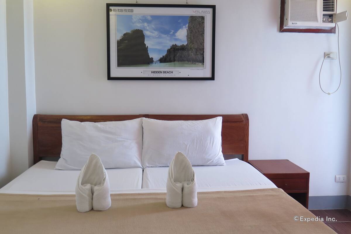 Standard Room | Blackout drapes, rollaway beds