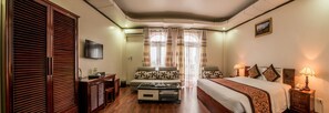 Suite junior, 1 cama King size, para no fumadores, vista a la ciudad | Minibar, escritorio y wifi gratis 