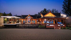 A beachfront resort with multiple villas, each featuring a balcony and a pool area. - Iniala Beach House (Takua Thung)