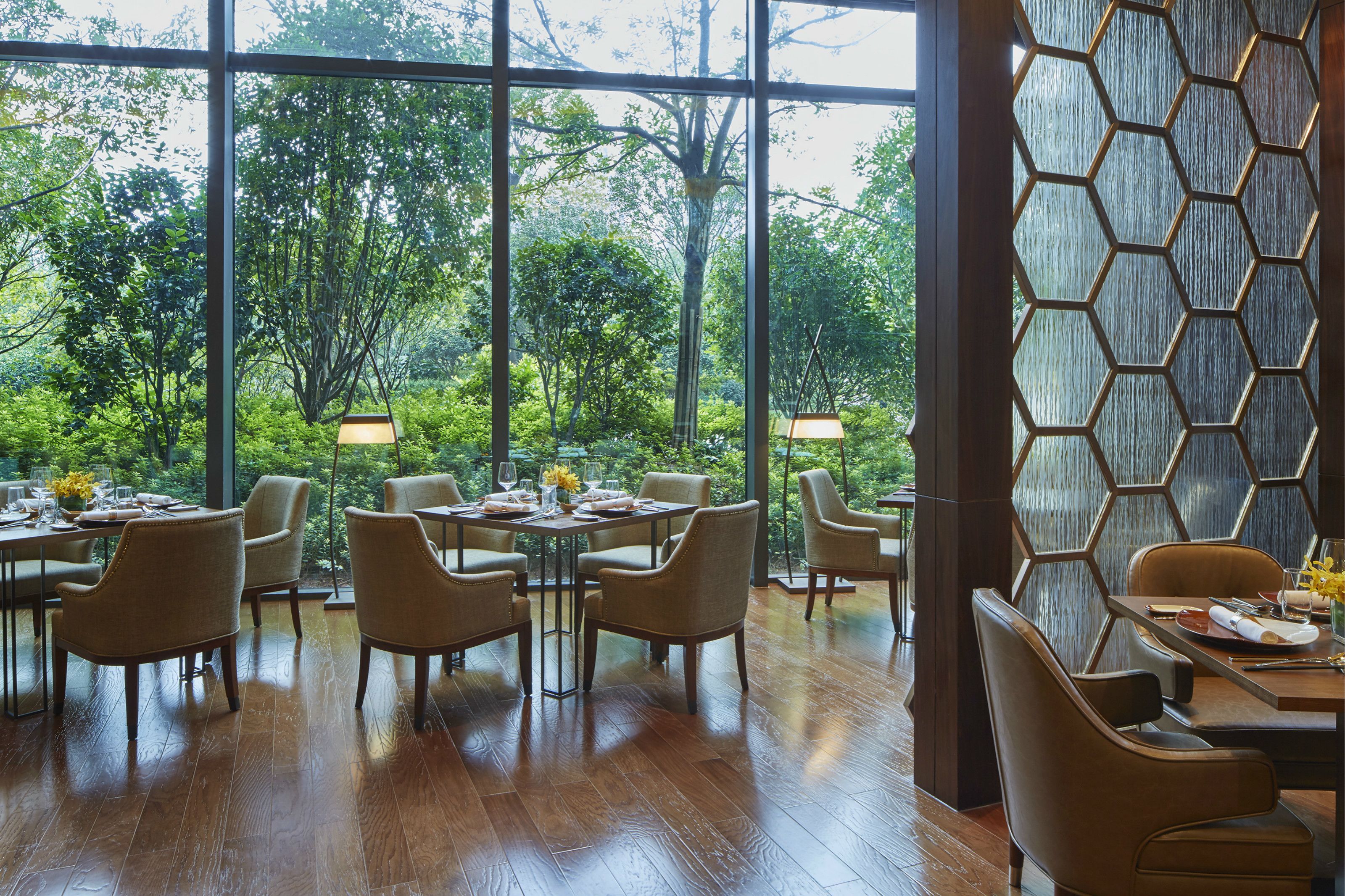 3 restaurants, breakfast, lunch, dinner served; asian cuisine