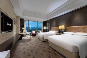 Chambre, 2 lits doubles, vue ville | Vue de la chambre