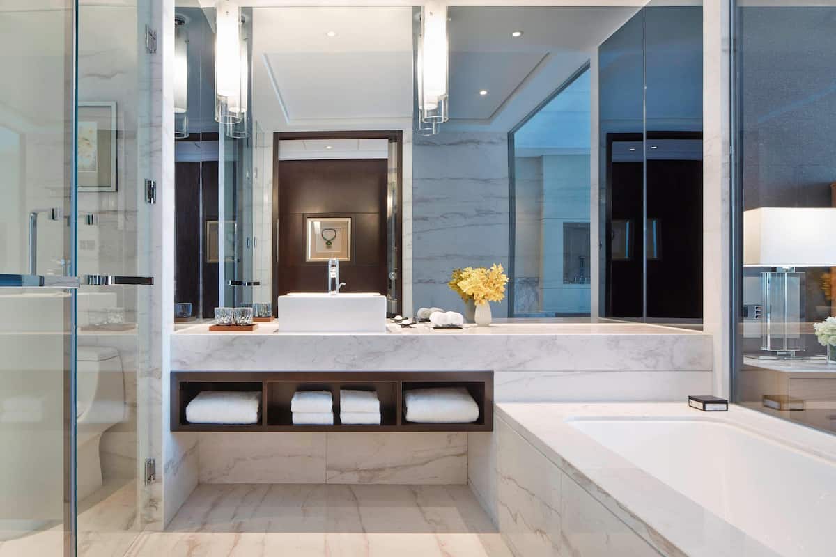 room, 1 king bed, non smoking, city view | bathroom | separate bathtub and shower, deep-soaking bathtub, free toiletries