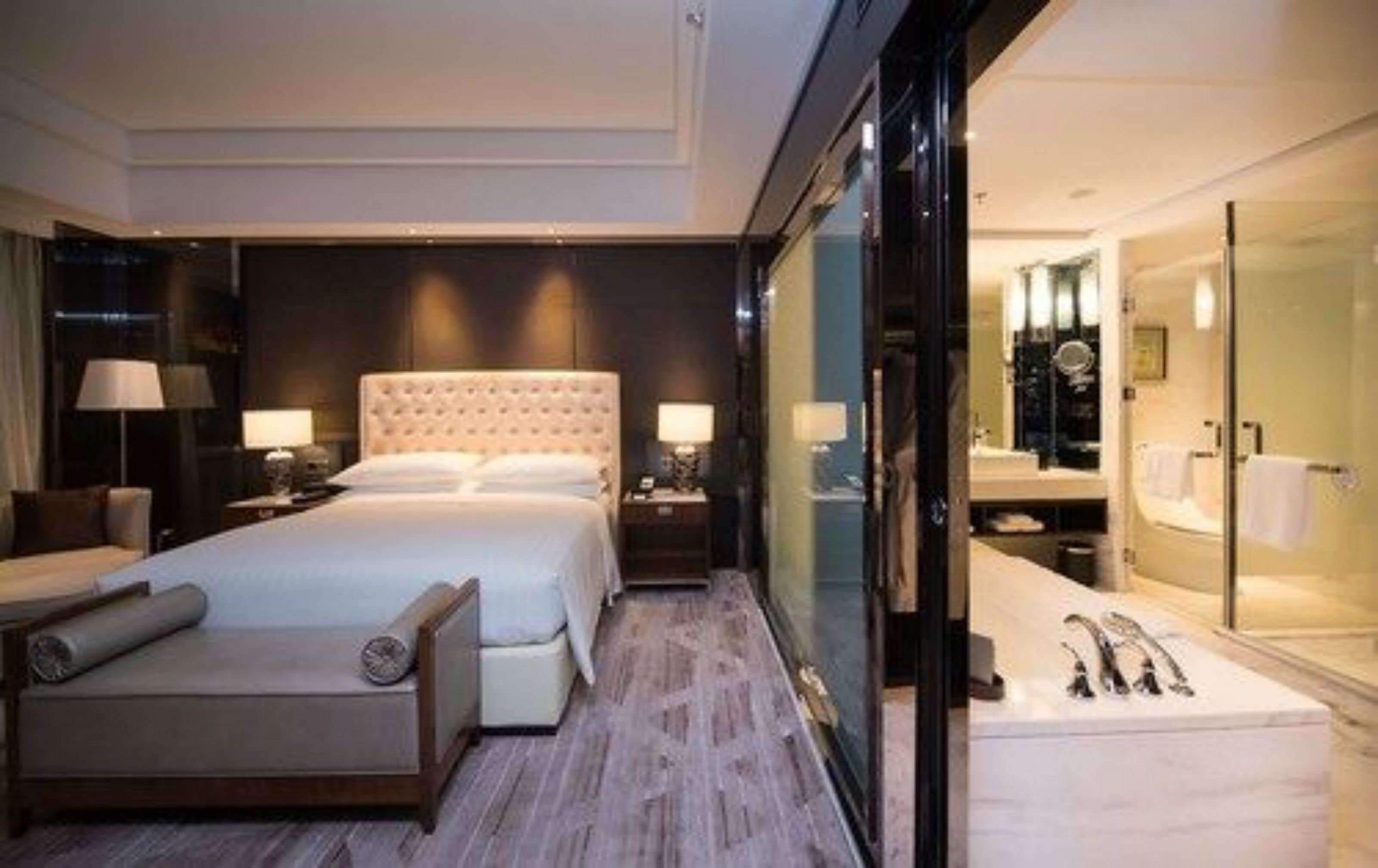 executive room, 1 king bed, city view, executive level | room amenity