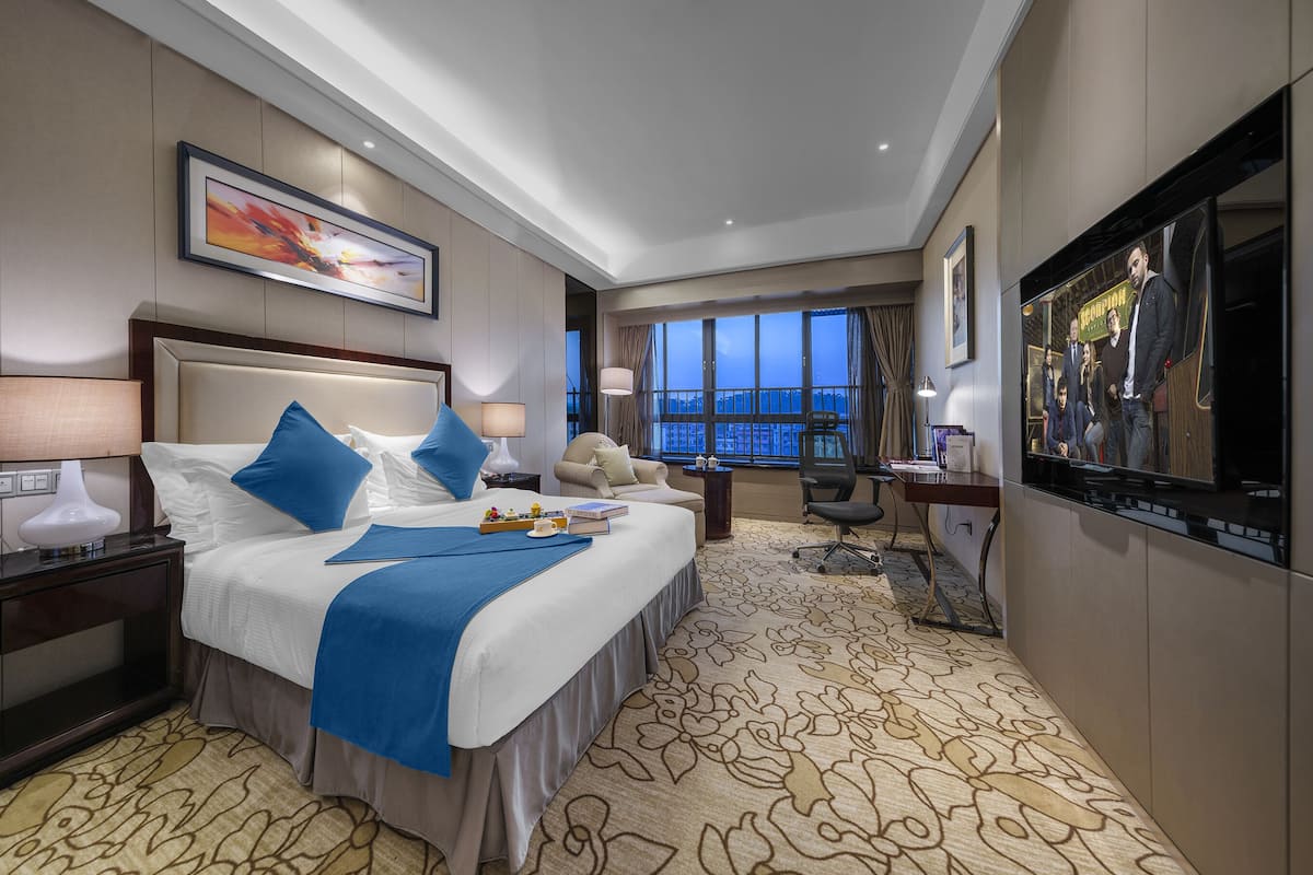 Minibar, in-room safe, desk, blackout curtains