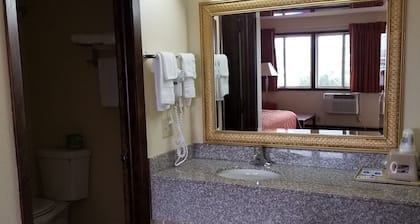 Scottish Inns & Suites Eau Claire