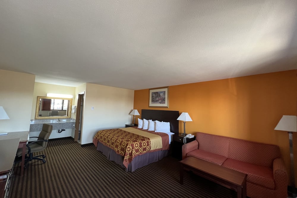 Scottish Inns & Suites Eau Claire