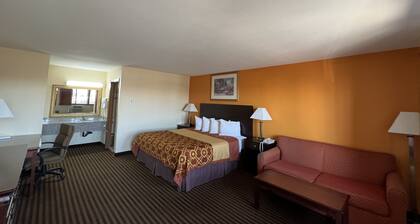 Scottish Inns & Suites Eau Claire