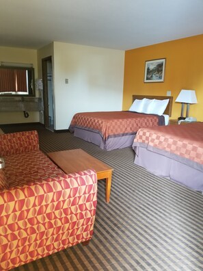 Double Room, 2 Bedrooms | Meja, kalis bunyi, Wi-fi, cadar katil 