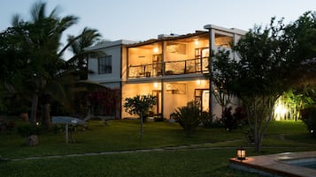 Façade de lâhĂ©bergement - soirĂ©e/nuit