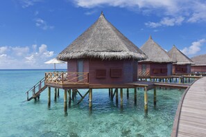 Bungalow, di atas air | Seprai premium, brankas, meja kerja, dan tempat tidur bayi gratis
