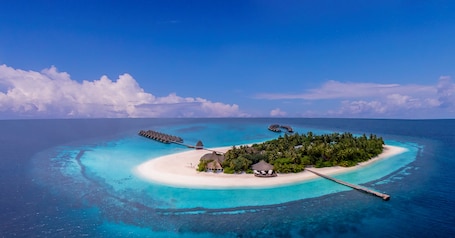 Piscina. Angaga Island Resort & Spa